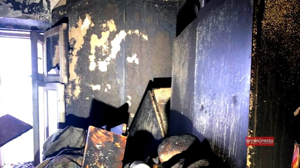 В ходе тушения пожара в Каменске-Уральском спасатели обнаружили труп женщины
