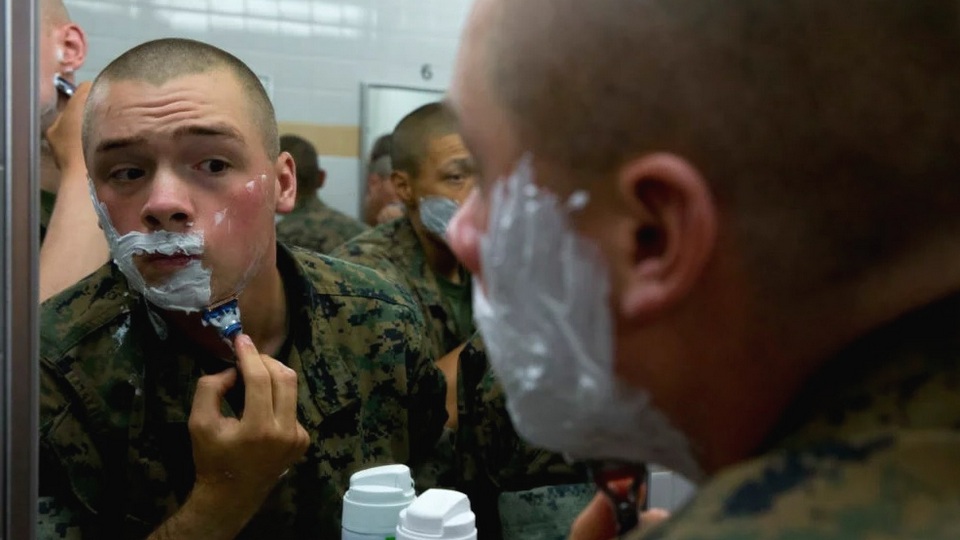 В первую очередь нужно говорить об эффективности боевой работы»: военный эксперт Перенджиев о бритье на передовой