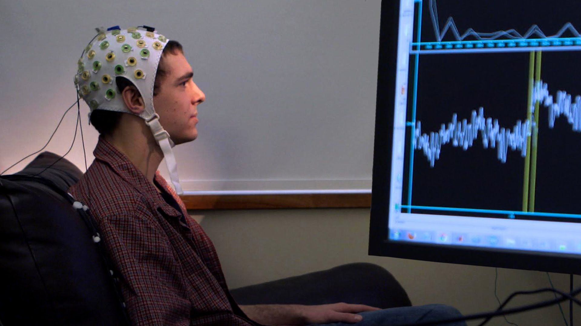 Нейробиологи разработали новый мозговой чип для перевода мыслей людей с параличом в речь