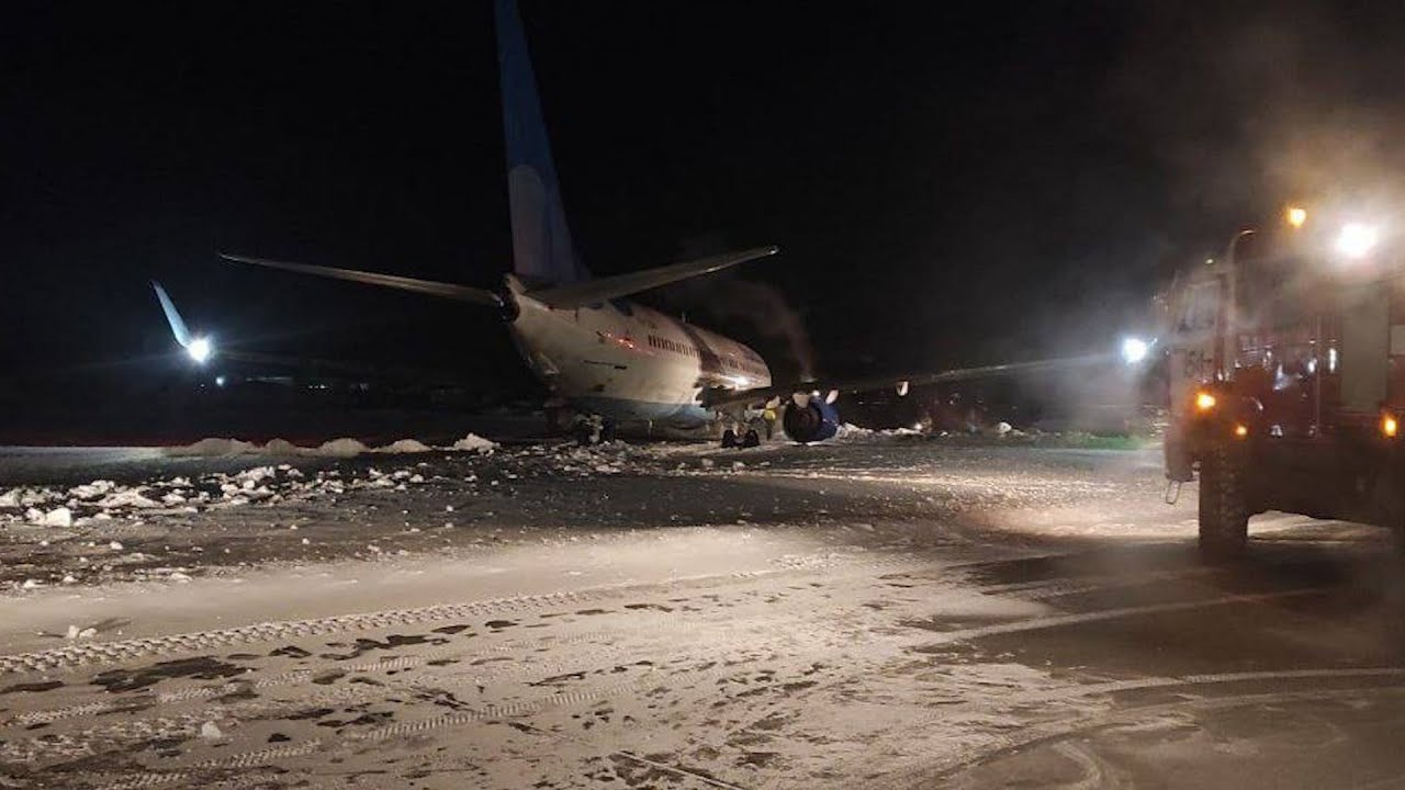Пассажирский самолет выкатился за взлетно-посадочную полосу в пермском аэропорту