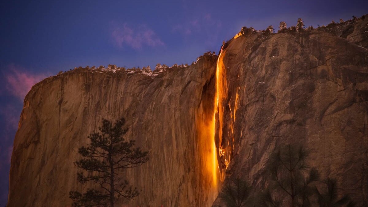 Природный феномен огненного водопада "Лошадиный хвост" вскоре можно будет наблюдать в Калифорнии