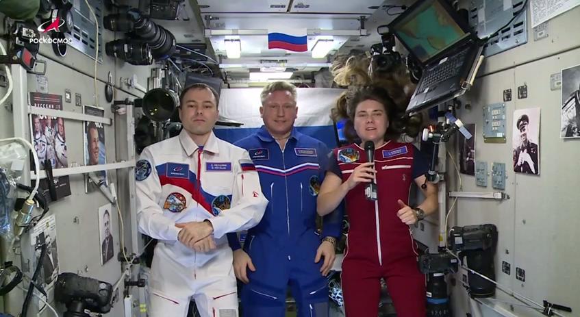 Уральские космонавты поздравили защитников отечества с борта МКС