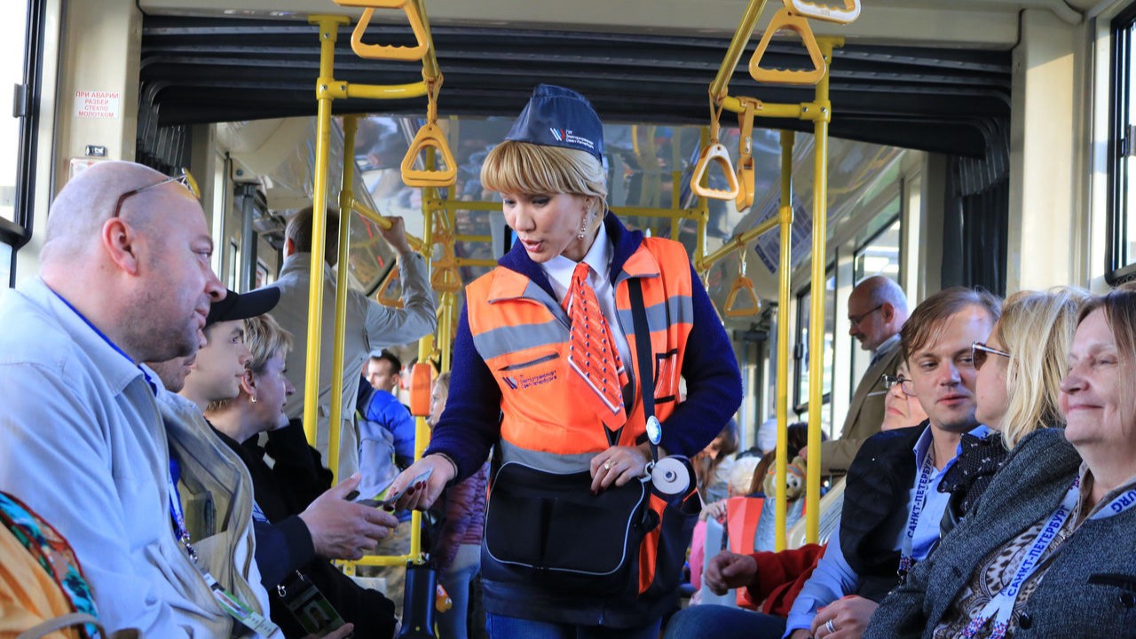 Безбилетникам в троллейбусах и трамваях Казани раздали морковку