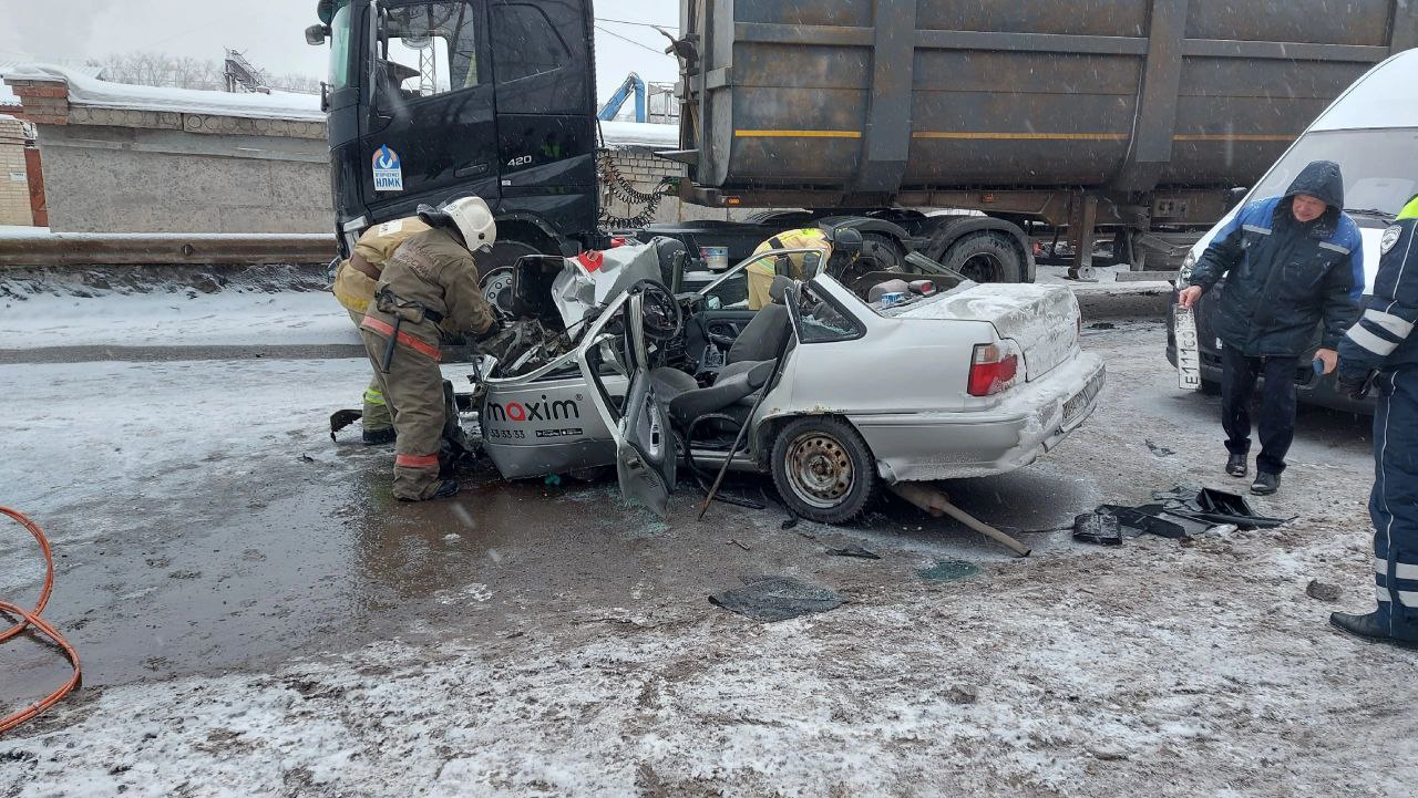 Три человека пострадали в результате ДТП на Пушкинском путепроводе в Каменске-Уральском