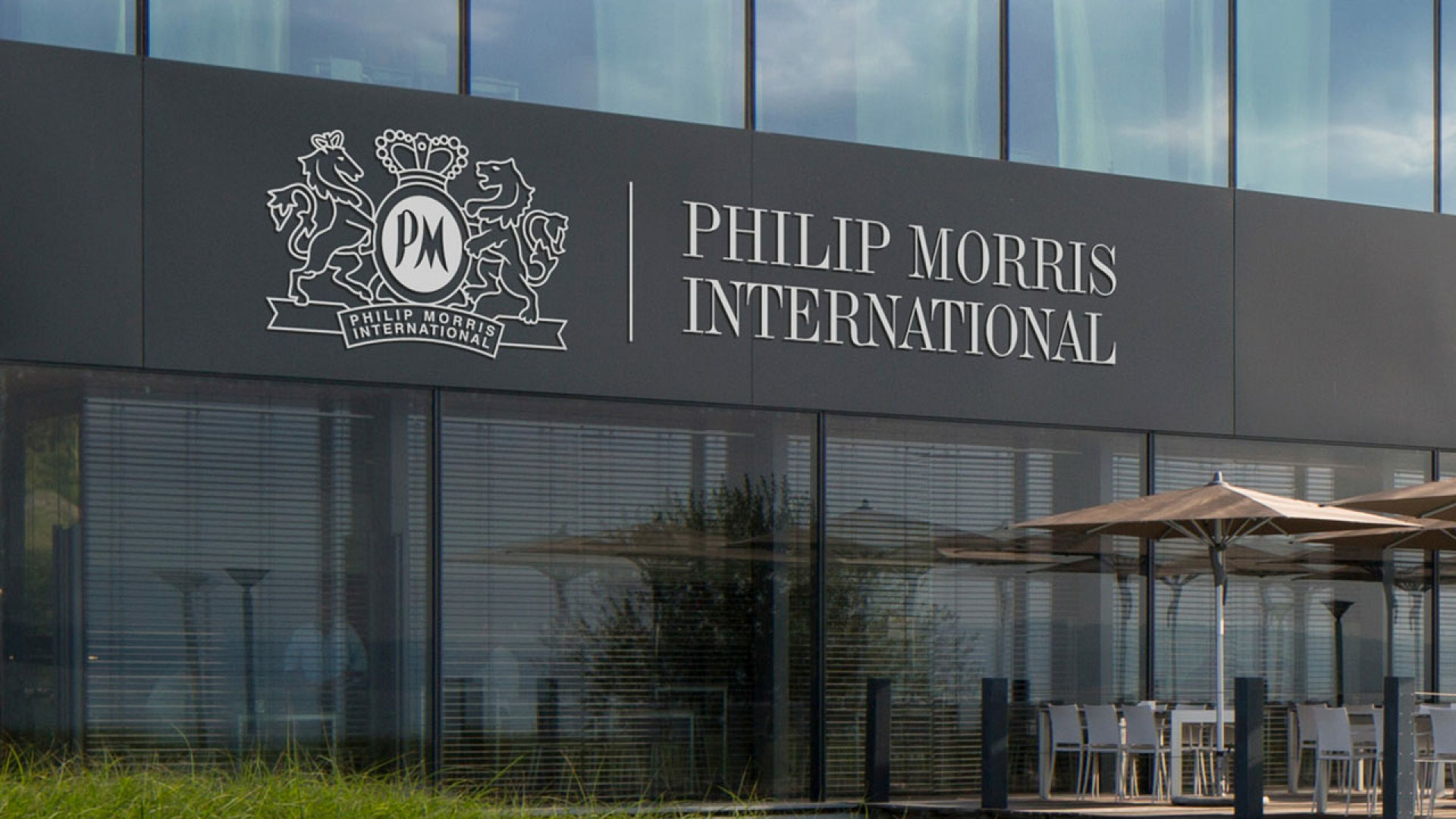 Ольчак пожаловался на проблемы с продажей заводов Philip Morris