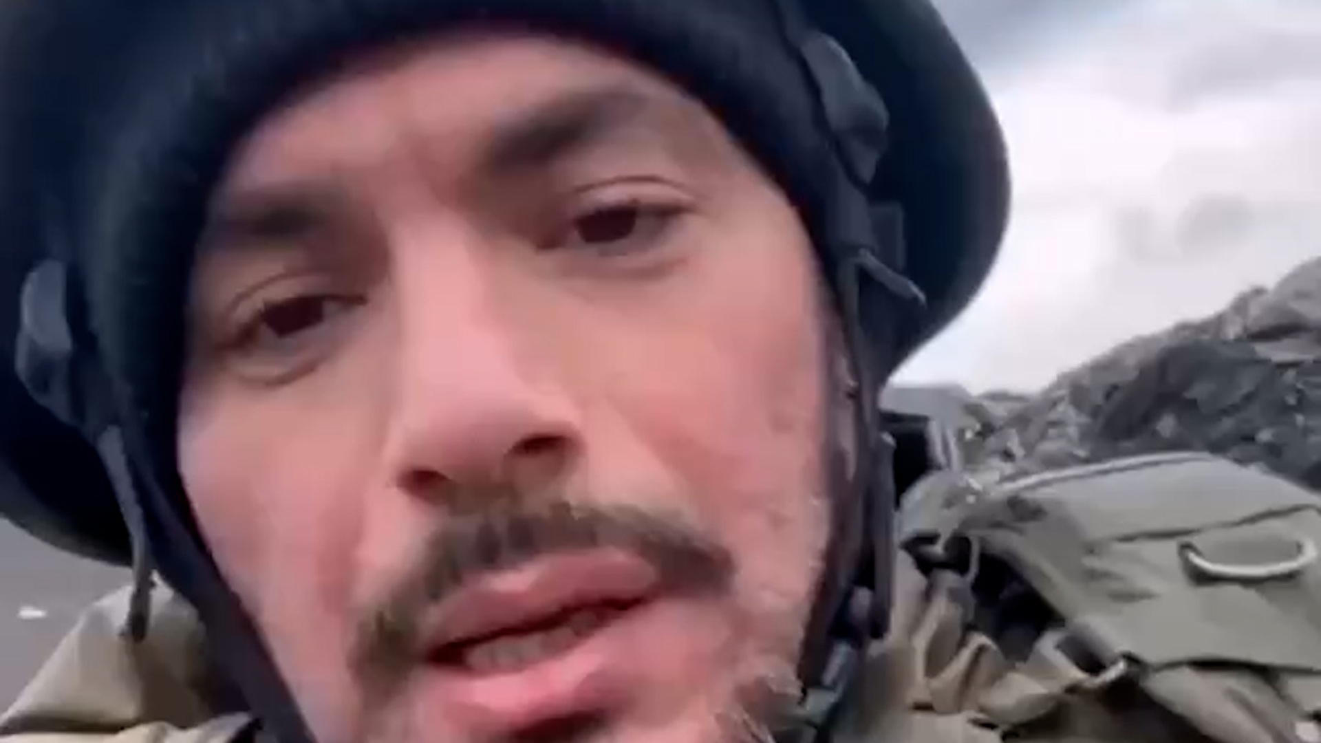 Российский рэпер Птаха остался жив после обстрела в ДНР