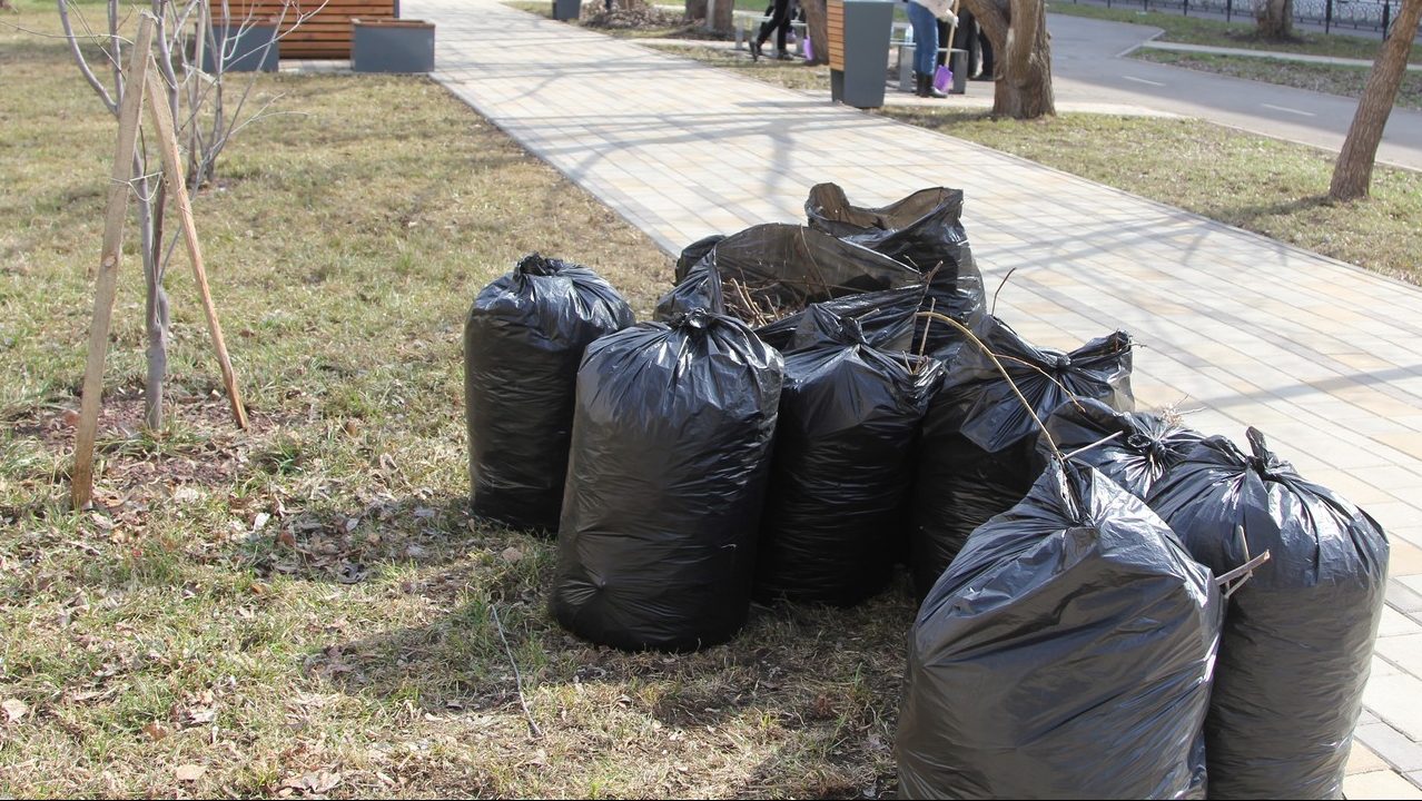 Более 400 тонн мусора убрали с общественных территорий Каменска-Уральского