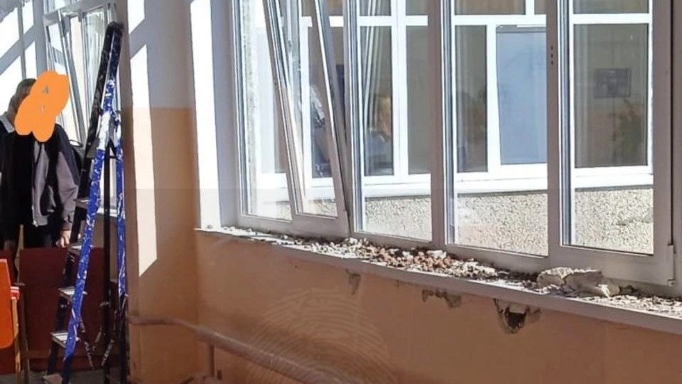 В Свердловской области прокуратура провела проверку после обрушения штукатурки в школе