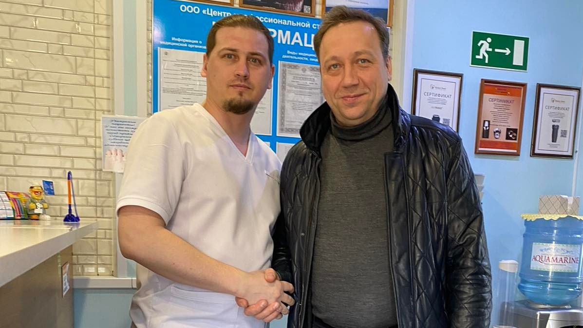 Звезда "Ворониных" Георгий Дронов вылечил зубы в одной из югорских клиник