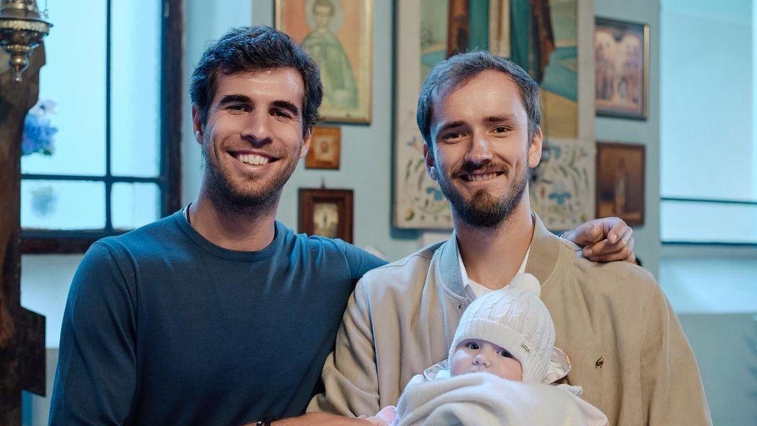 Теннисист Медведев крестил маленькую дочь в русской церкви Монако