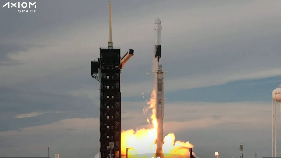 Компания Илона Маска SpaceX запустила корабль с туристами на МКС