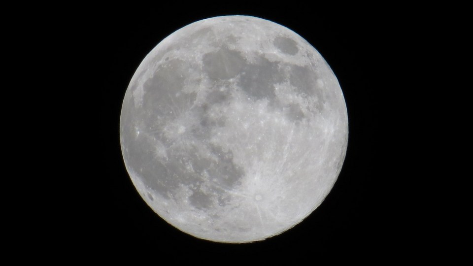 Россияне смогут наблюдать полутеневое затмение Луны вечером 5 мая