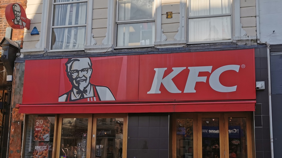 Точки питания KFC в Екатеринбурге откроются под названием "Ростик'с"