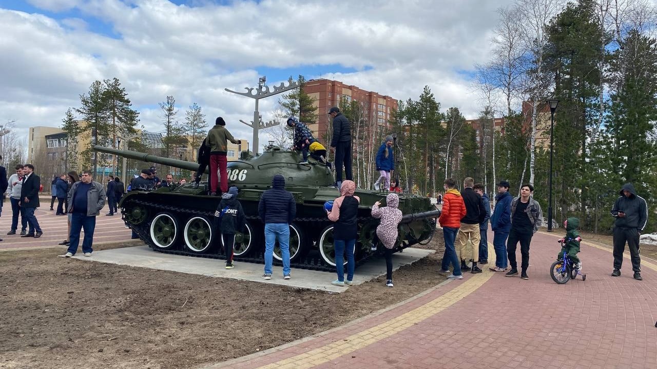 Отреставрированный танк Т-62 открыли в Сургуте