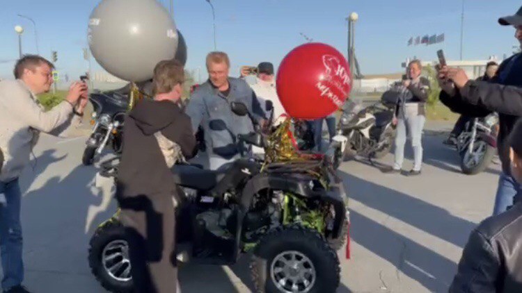 Сургутские байкеры подарили квадроцикл мальчику, который отдал накопленные средства бойцам СВО
