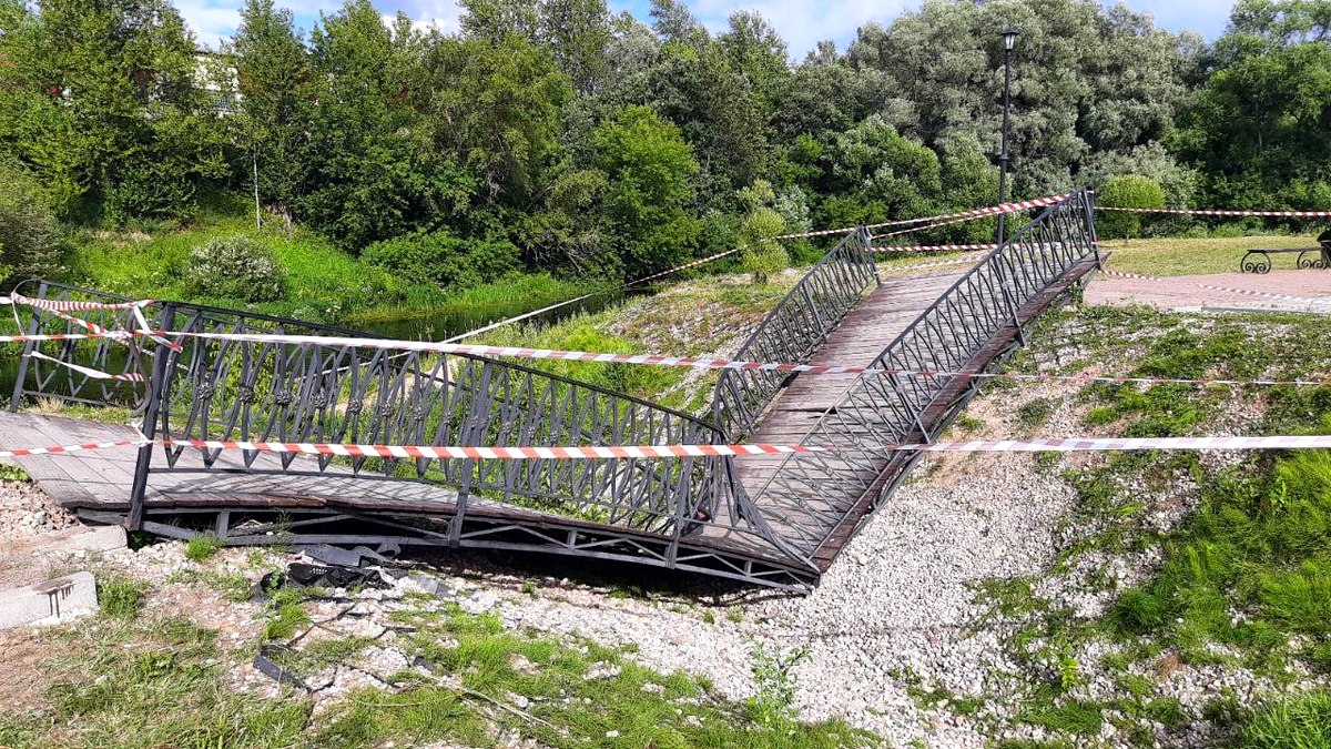 Один человек погиб при обрушении пешеходного моста на фестивале в Ленобласти