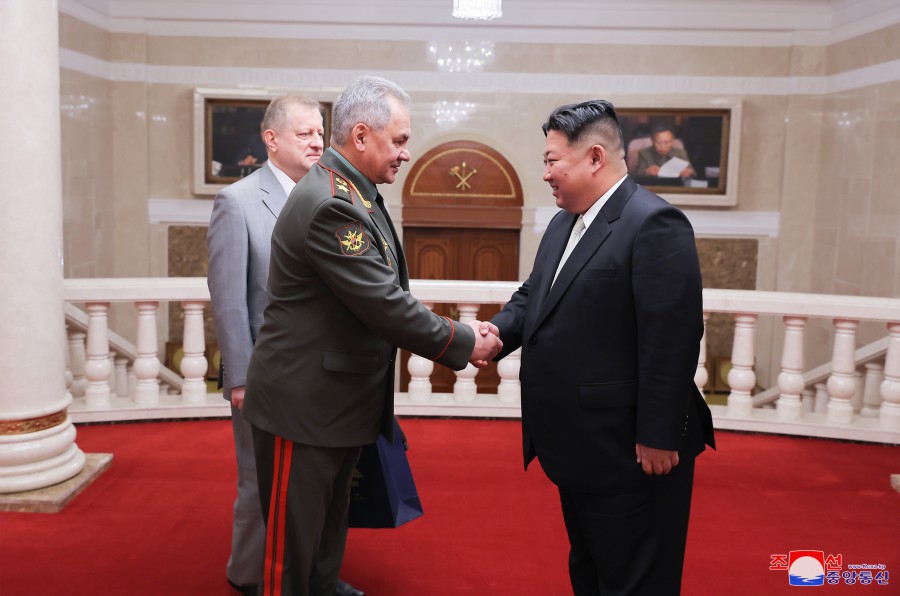 Как прошел ланч Шойгу и Ким Чен Ына в Северной Корее (фото)