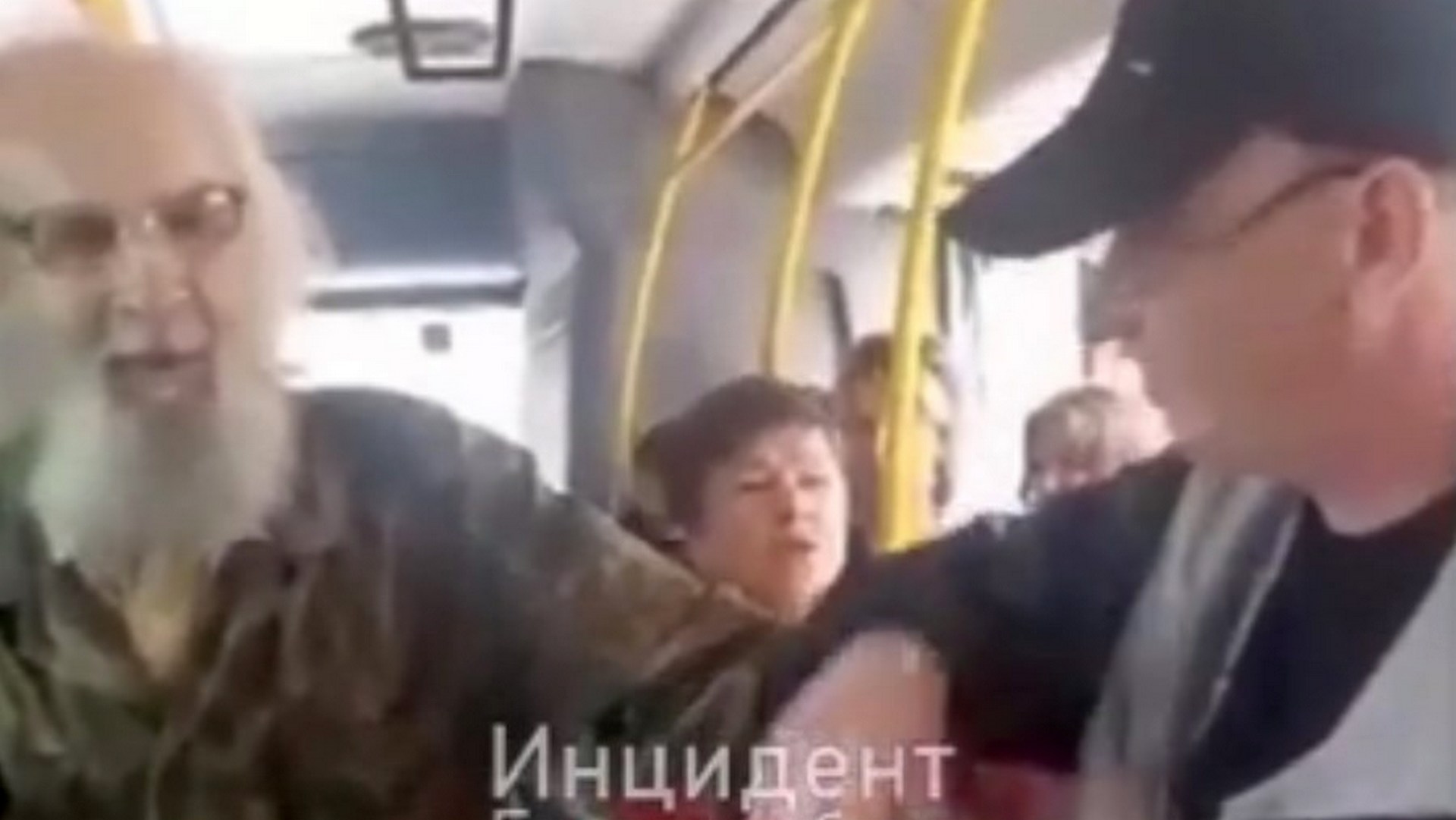 Седая борода не убедила: в Екатеринбурге контролеры выгнали из автобуса 85-летнего пенсионера (видео)