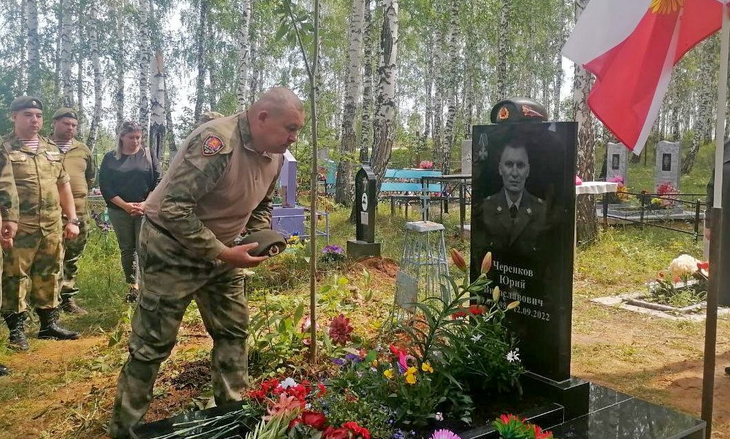 Памятник погибшему герою СВО Юрию Черенкову установили в Каменском районе