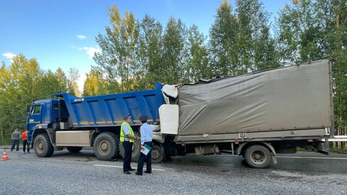 Один человек погиб в ДТП с грузовиком на Серовском тракте (фото)