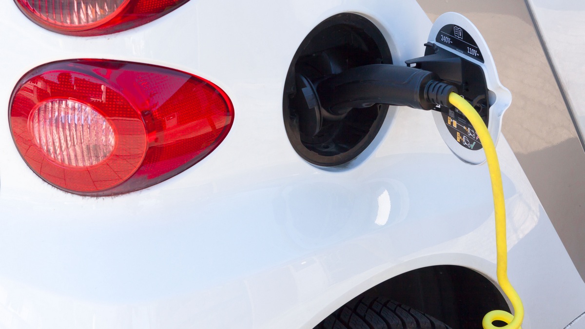 Управляющим компаниям разрешат устанавливать зарядки для электромобилей без согласия жильцов