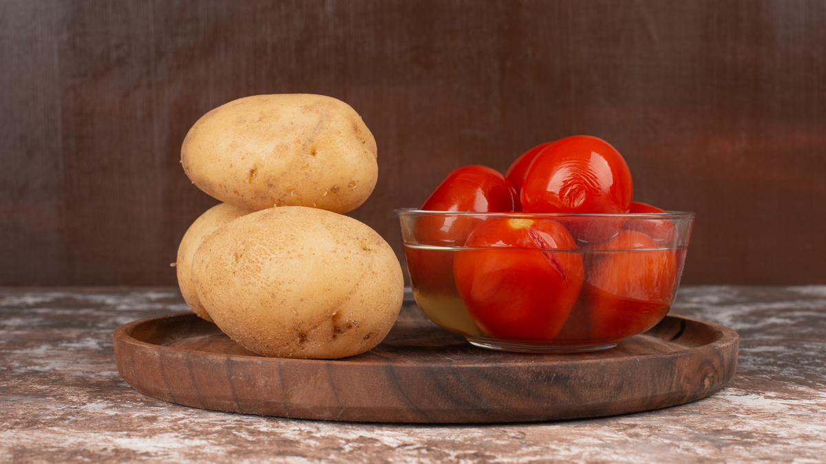 Свердловскстат: цены на помидоры и картофель снизились в Свердловской области