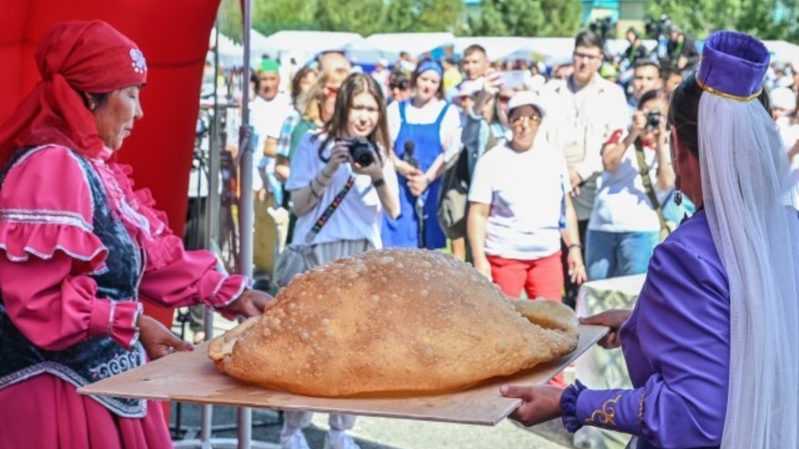 Югорские пекари испекут почти метровый баурсак