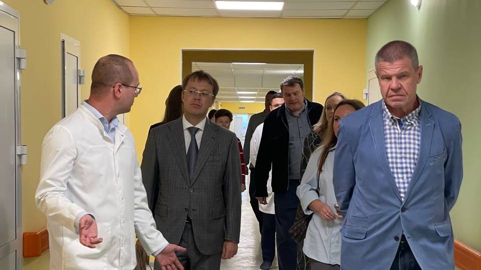 Уральскую больницу капитально отремонтировали на средства благотворителей