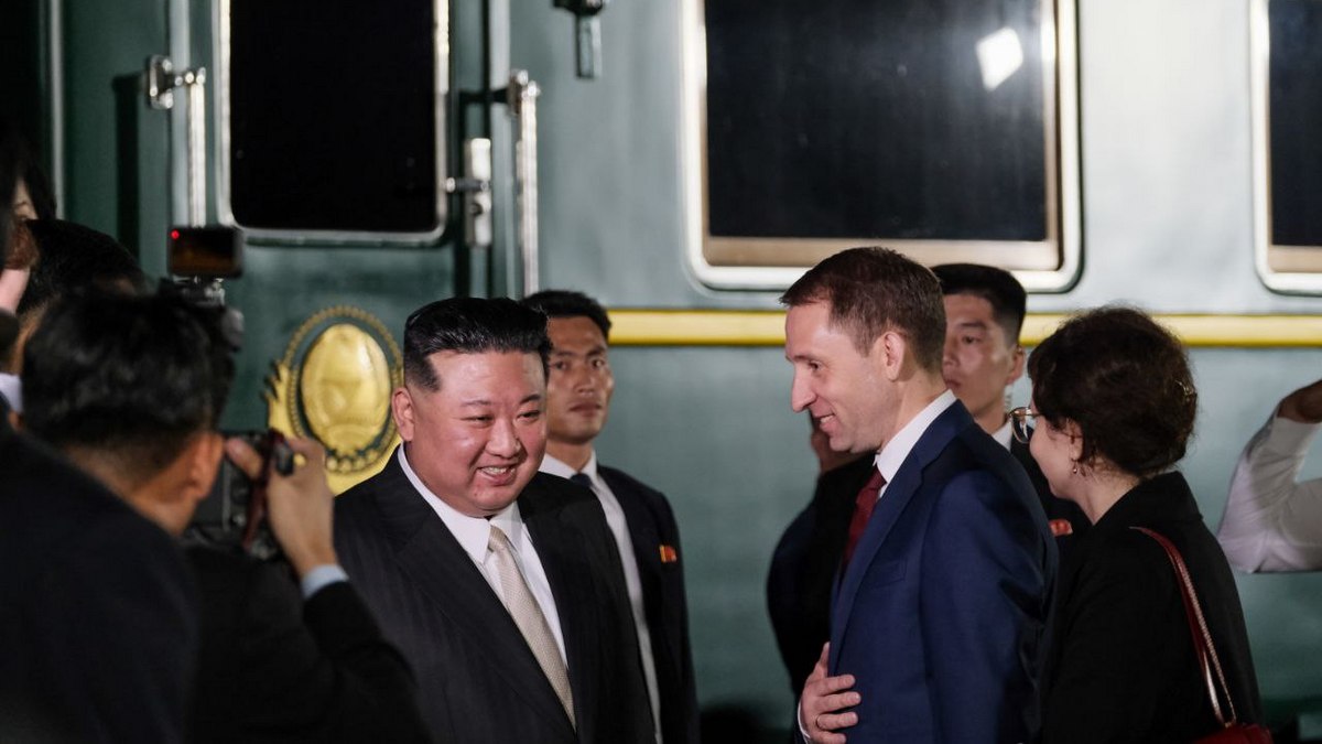 Пельмени, антрекот и брусника: чем Ким Чен Ына угостили после встречи с Путиным