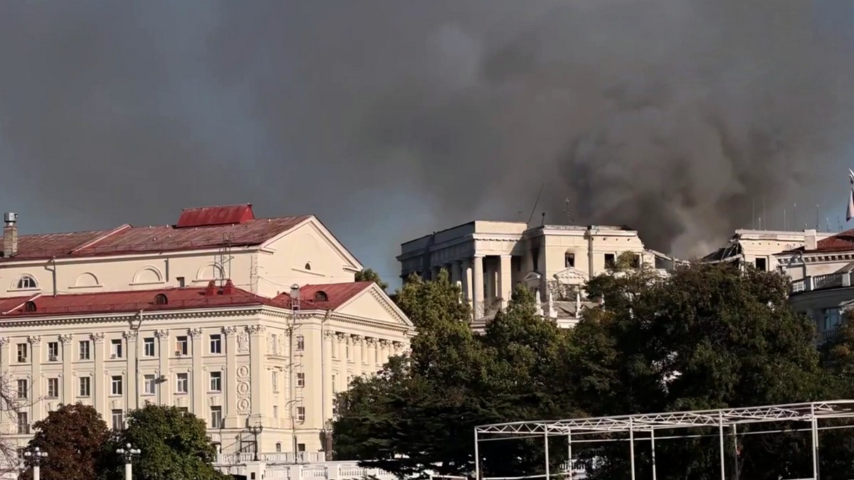 Момент ракетного удара по штабу Черноморского флота в Севастополе попал на видео