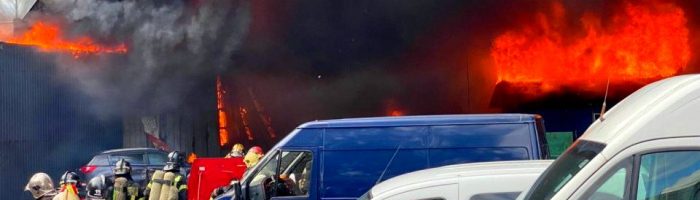 В Петербурге локализовали крупный пожар в ангаре возле нефтебазы «Ручьи»