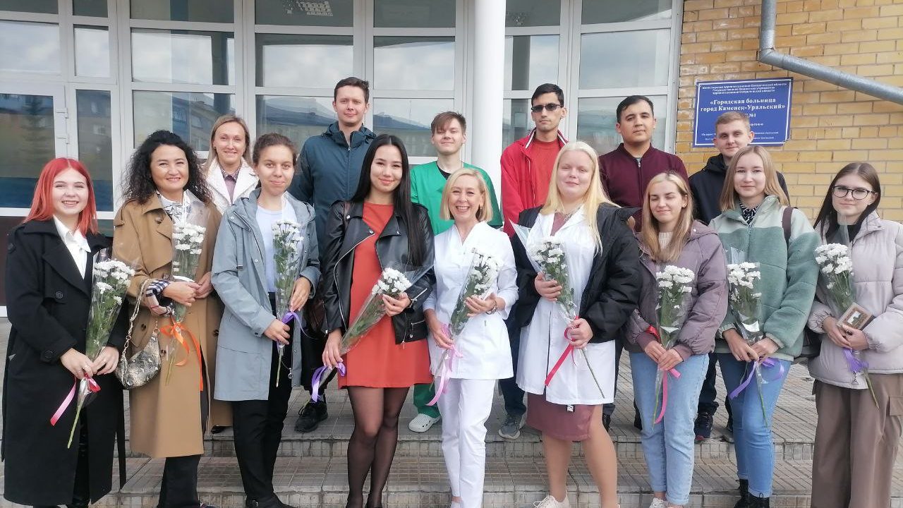Почти 30 молодых специалистов пришли работать в больницу Каменска-Уральского