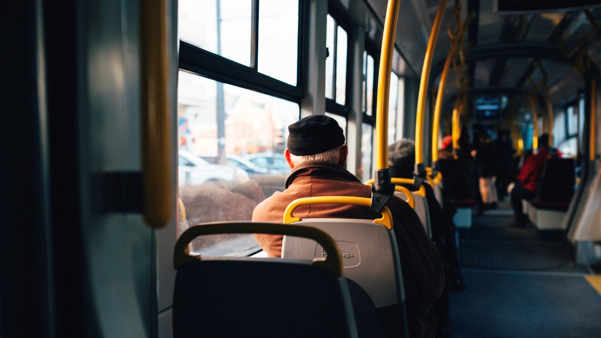Нехватка водителей автобусов в Екатеринбурге связана с их переходом в такси