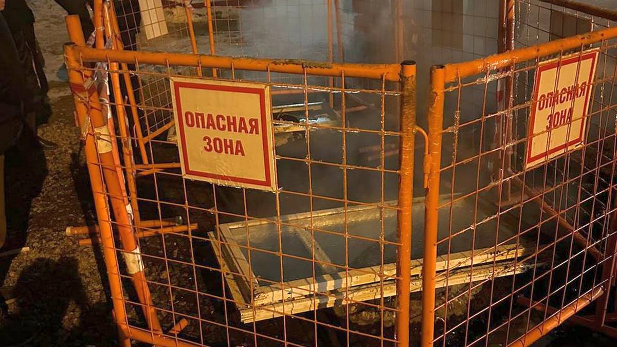 В Екатеринбурге упавший в люк с горячей водой подросток получил ожоги 50% тела