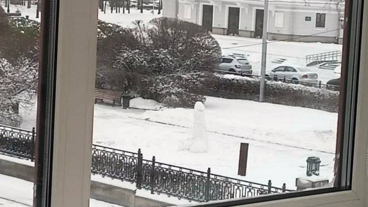 В Екатеринбурге создали петицию против фаллосов из снега