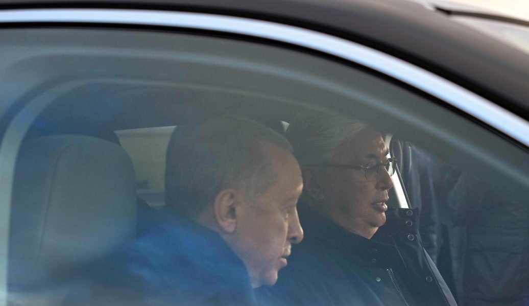 Эрдоган подарил электромобиль президенту Казахстана