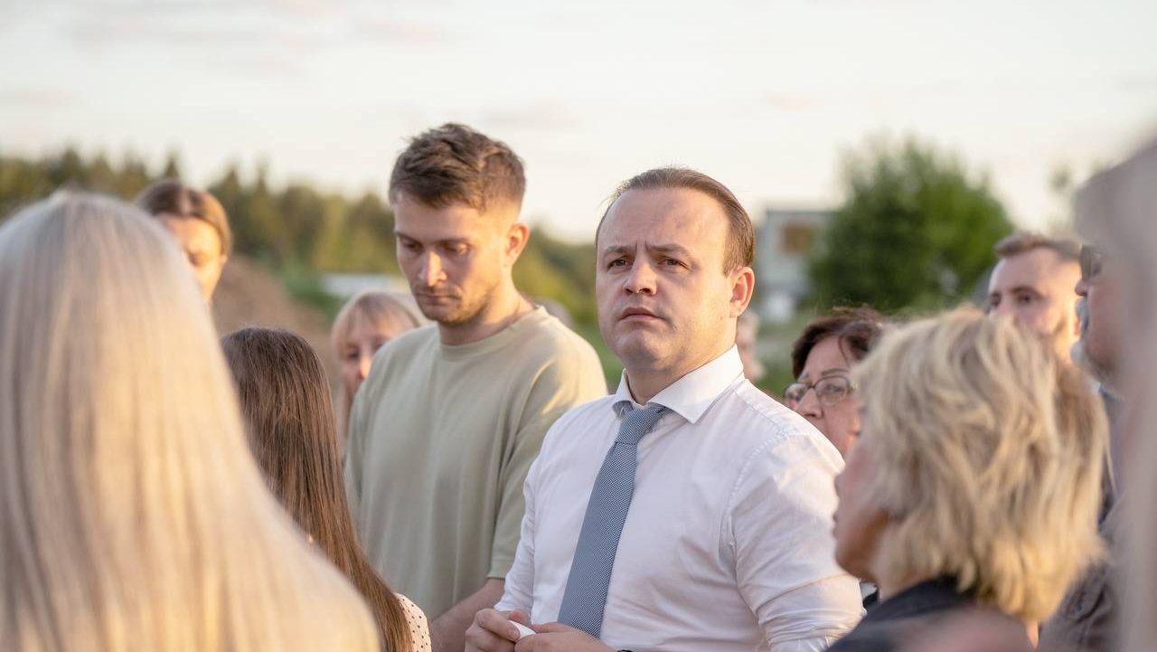 Вице-спикер Госдумы Даванков попросил оставить радугу детям