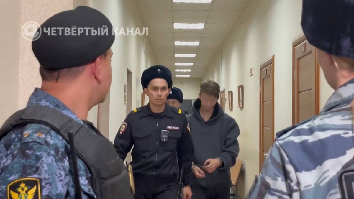В Екатеринбурге на два месяца арестовали подростка, убившего девочку и ее мать