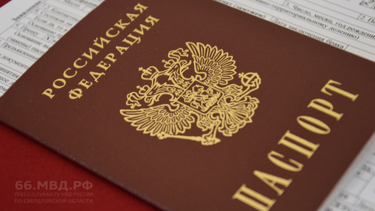 Путин облегчил получение гражданства иностранцам