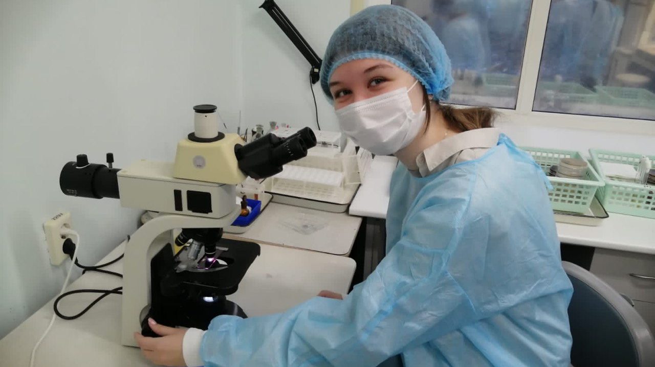 Старшеклассникам Каменска-Уральского показали стафилококк под микроскопом