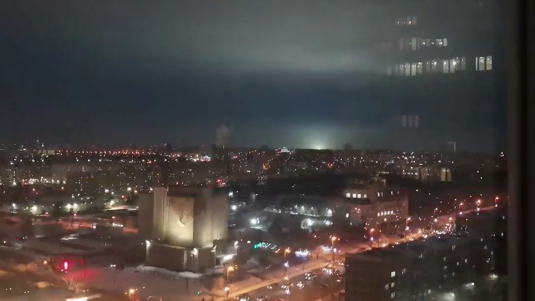 В Челябинске выясняли происхождение странных вспышек на небе: видео