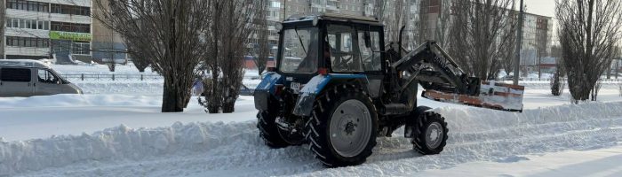 В Каменске-Уральском вывозят снег и откачивают воду с дорог