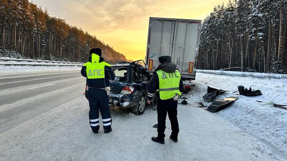 Две смертельные аварии произошли в Свердловской области 9 января