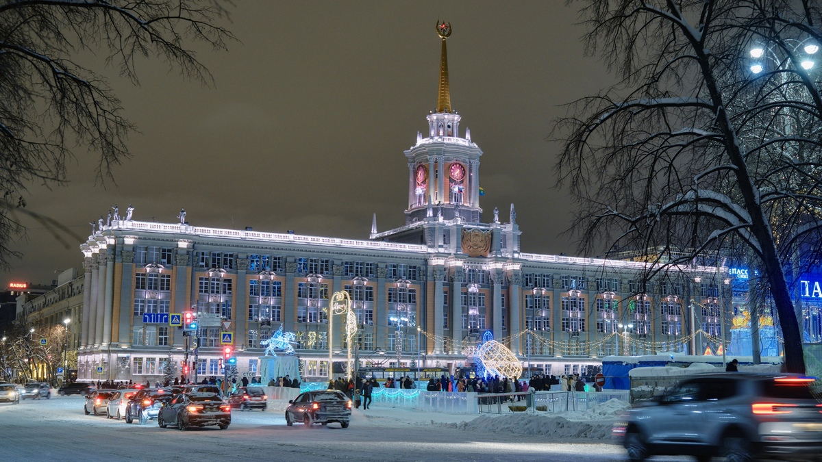 Главный ледовый городок Екатеринбурга будет работать не до 15, а до 21 января