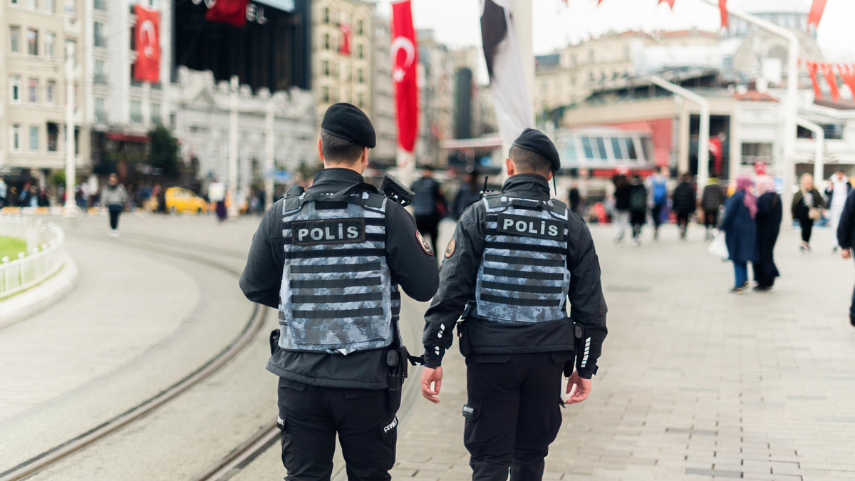 Граждане России и Таджикистана задержаны за нападение на храм в Стамбуле