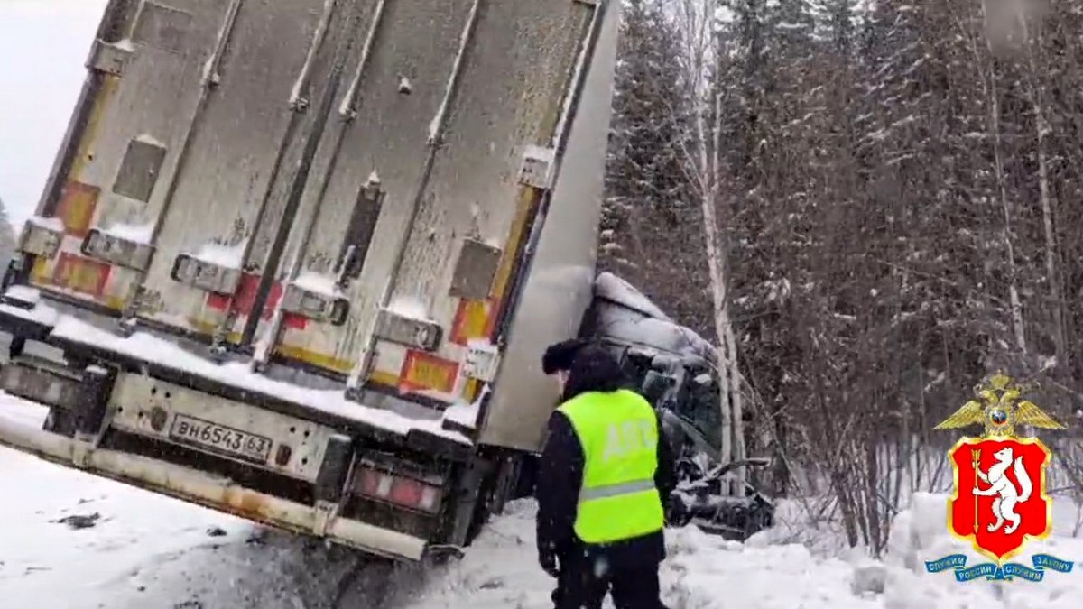 Два человека погибли в ДТП с грузовиком в Свердловской области