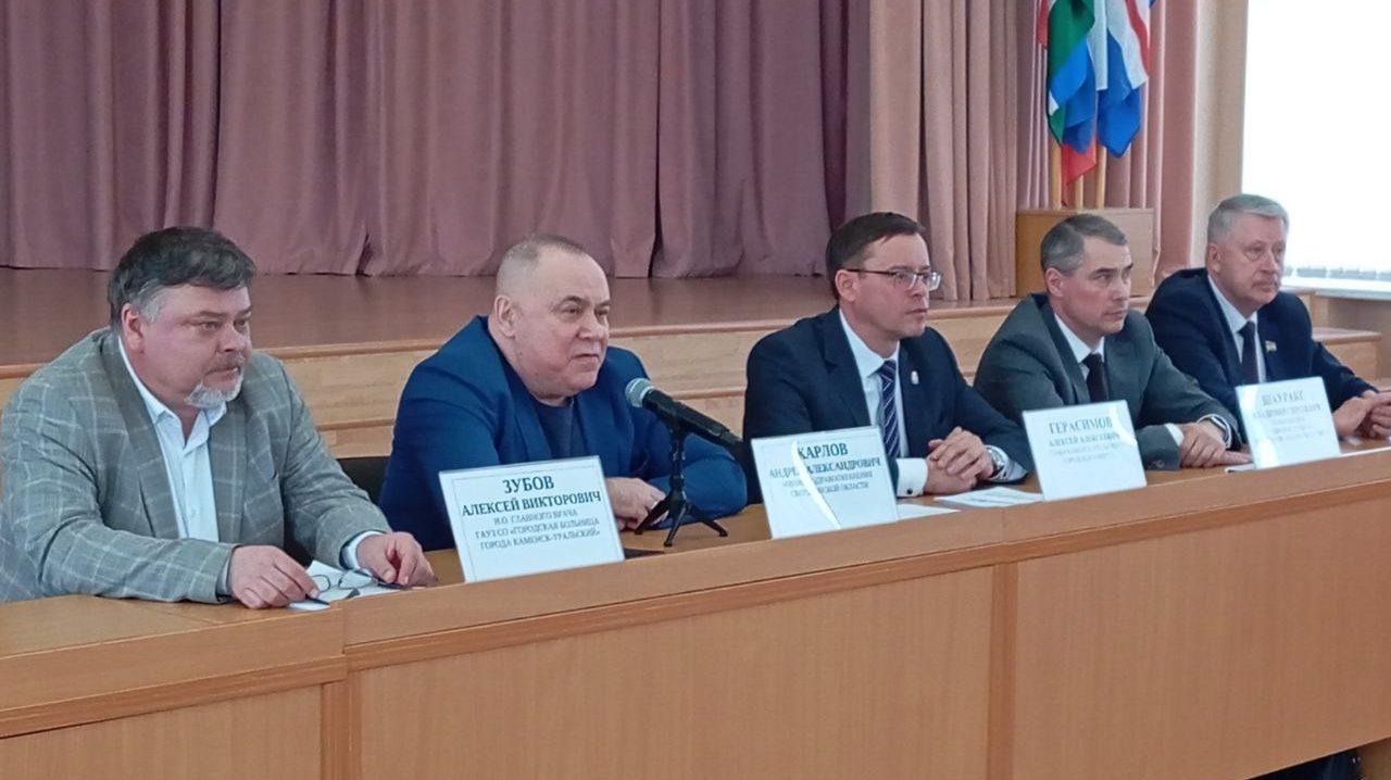 Свердловский министр здравоохранения стал свидетелем создания семьи в Каменске-Уральском