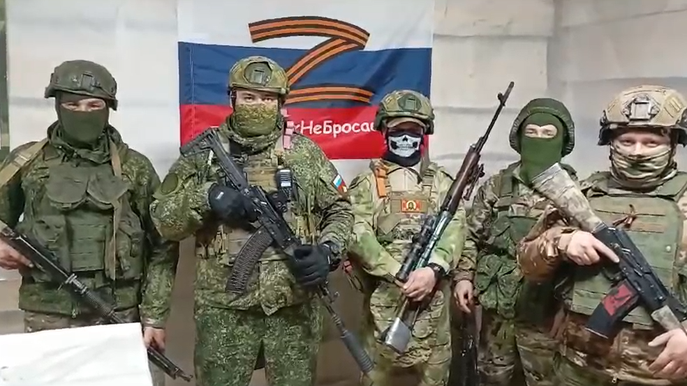 Видео: уральские бойцы СВО поздравили ветеранов с Днем Победы