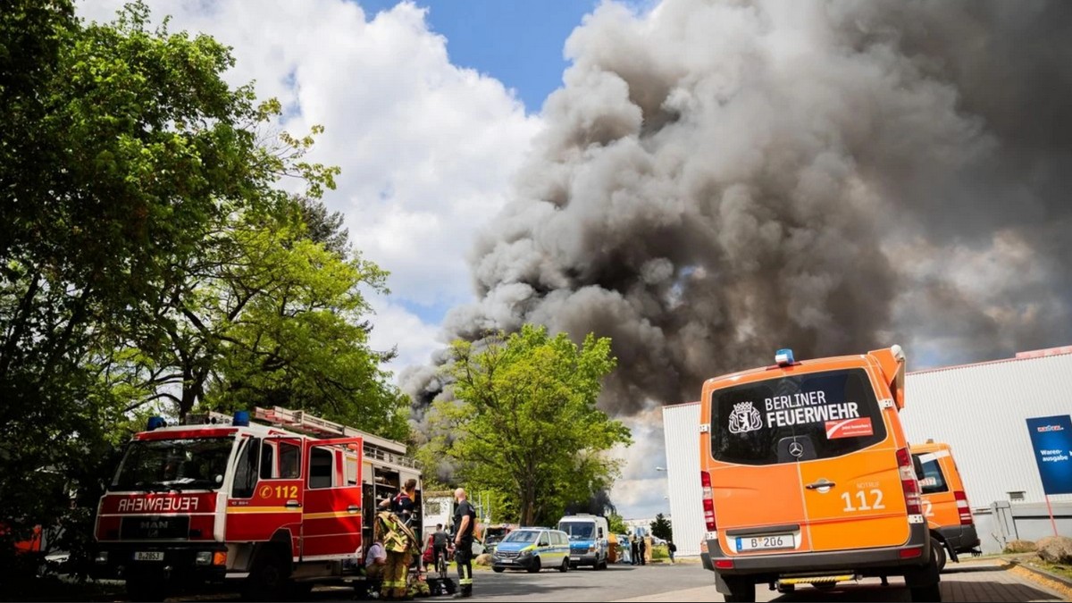 Часть Берлина может накрыть токсичное облако из-за пожара заводе компании Diehl