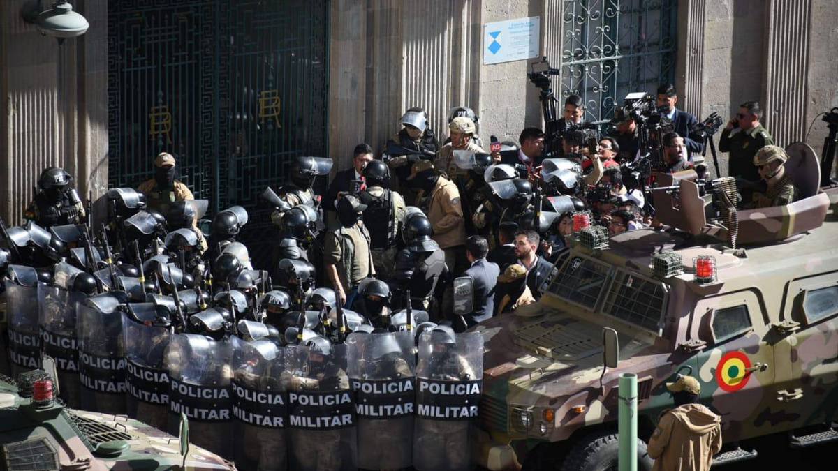 Девять человек пострадали при попытке госпереворота в Боливии